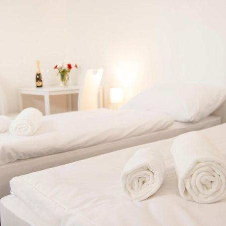 Hotel Blue Apartment Bratislava Luaran gambar