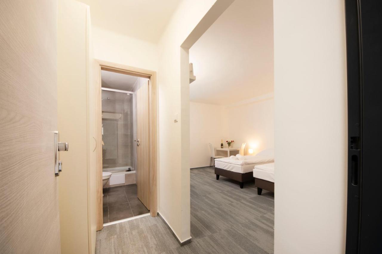 Hotel Blue Apartment Bratislava Luaran gambar